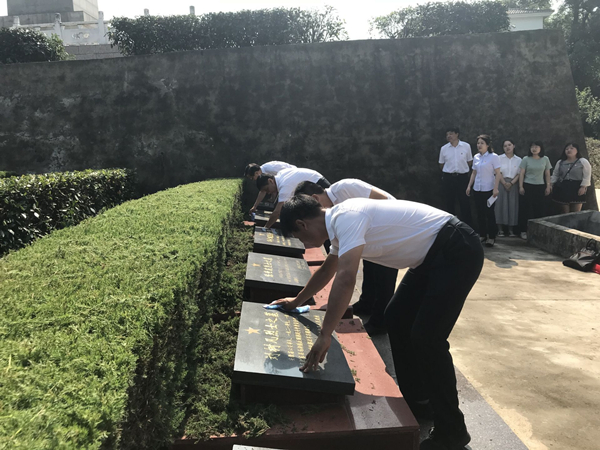 /uploads/image/2020/07/01/154c26dceea7dffb504cc0fb57b3583e.jpg 縣民政局召開慶祝建黨99周年主題黨日活動2.jpg