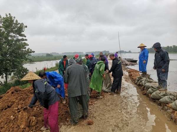 /uploads/image/2020/07/20/a635a7b6c844f4a6d6de6d759f13cab9.jpg 六鎮(zhèn)鎮(zhèn):筑牢防汛抗洪的“銅墻鐵壁”1.jpg